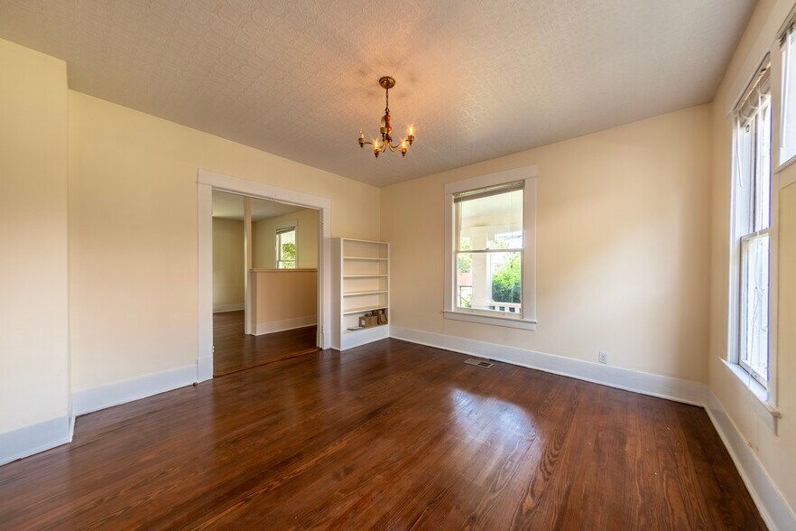 Building Photo - 5336 Junius St