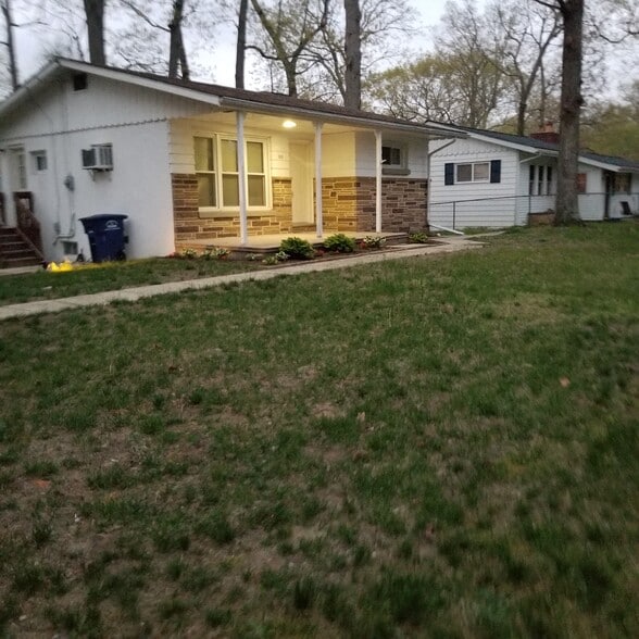 Building Photo - 332 Dennis Ave