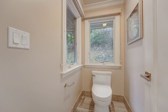 Building Photo - 140 Emerald Estates Ct
