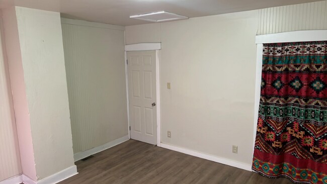 Building Photo - 143 Martz Ave