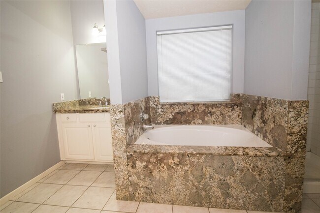 Building Photo - 310 Cheddington Dr