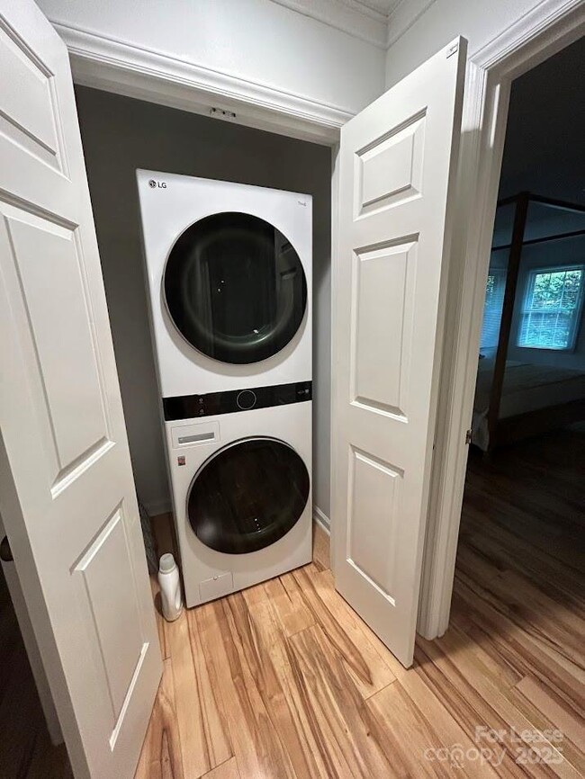 Building Photo - 10316 Whitethorn Dr