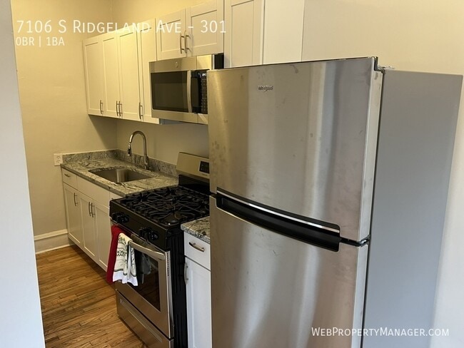 Building Photo - 7106 S Ridgeland Ave