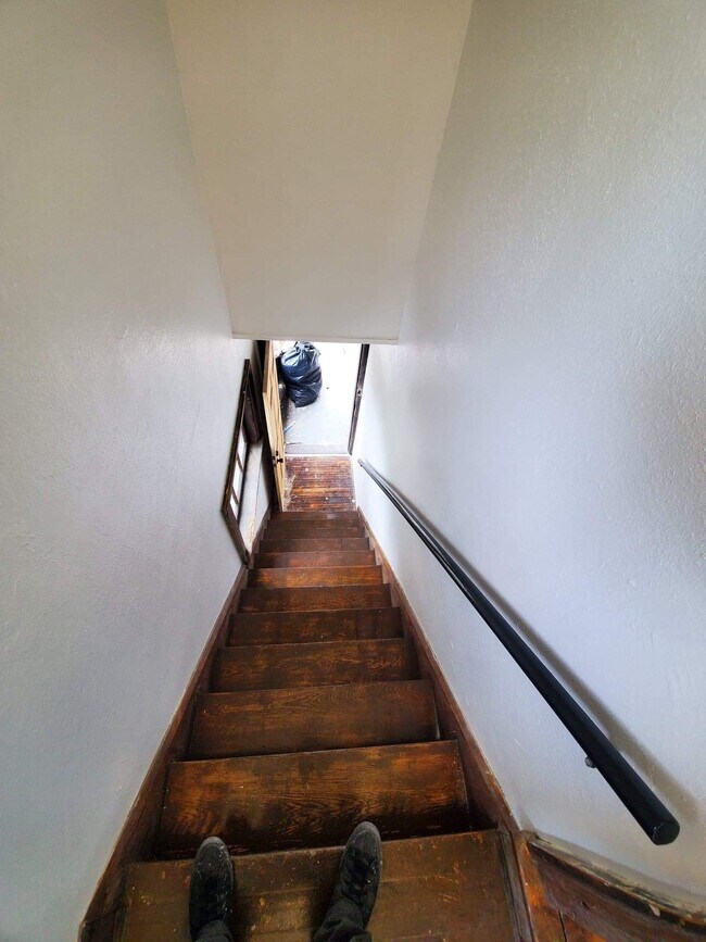 Building Photo - 274 W Dickson Ave