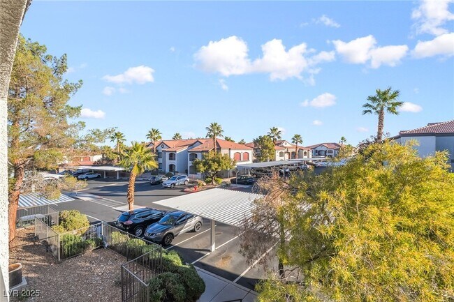 Building Photo - 950 Seven Hills Dr