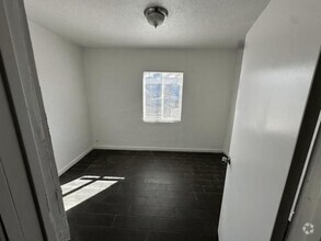 Building Photo - 1 bedroom in PHOENIX AZ 85006