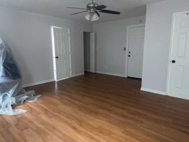 Building Photo - 3611 N Sacramento Ave