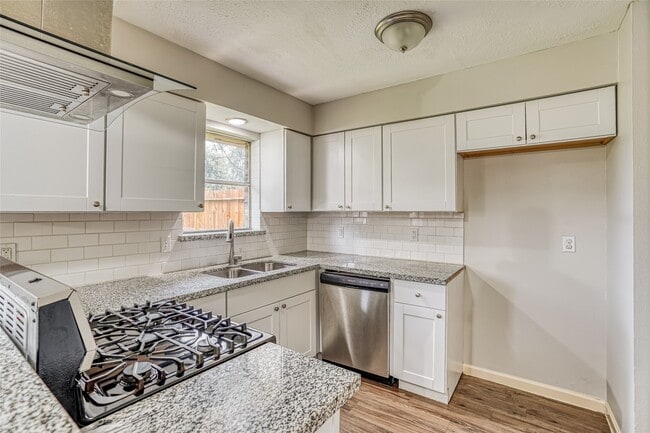 Building Photo - 4419 Curly Oaks Dr