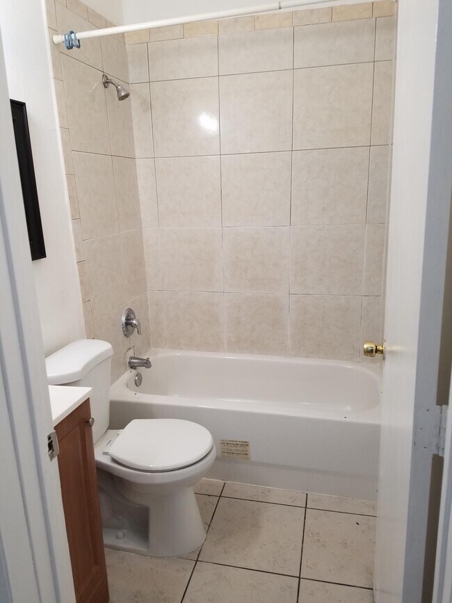 Building Photo - 2009 Division Ave