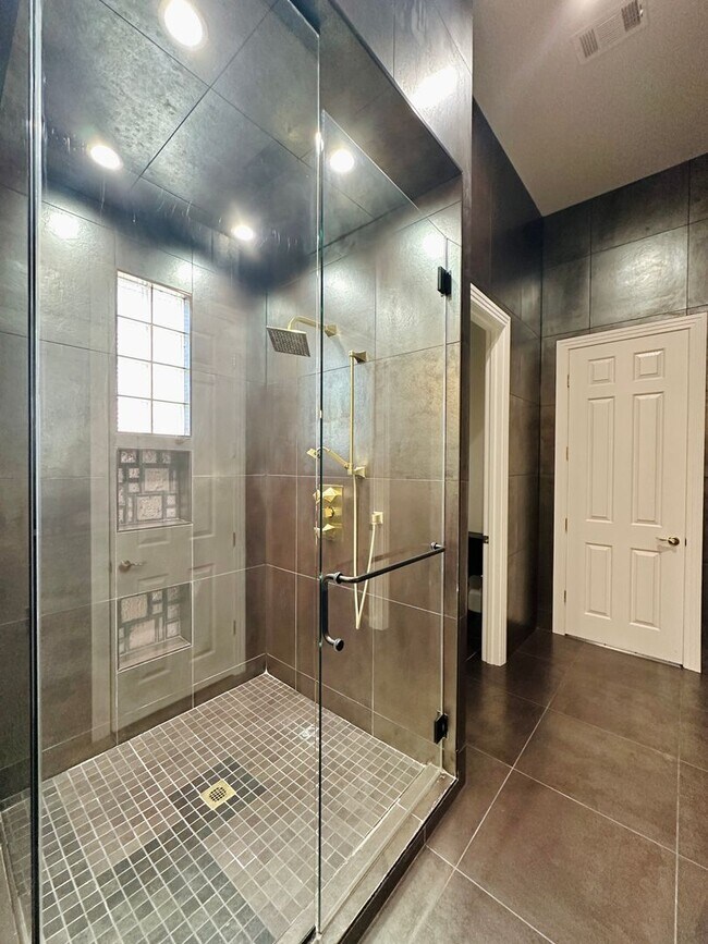 Building Photo - Stunning home with pool in prestigious Eagle Hills!