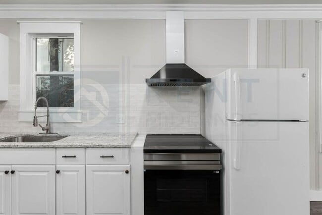 Building Photo - Beautiful Home in Melrose Heights