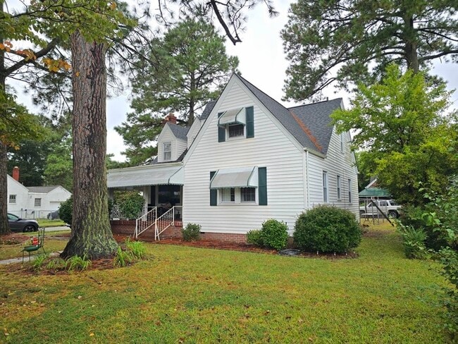 Building Photo - CUTE & COZY 2BED/1BATH DUPLEX FOR RENT - U...