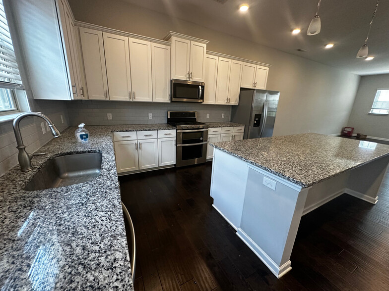 Building Photo - Room in Townhome on Whitby Moore St