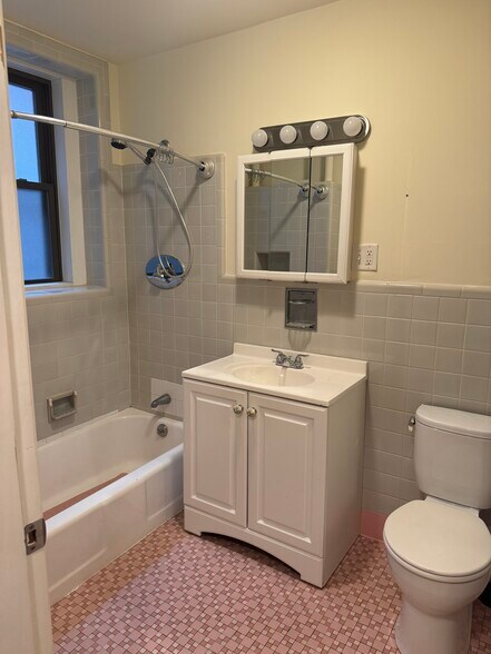 Building Photo - 1471 Beacon St