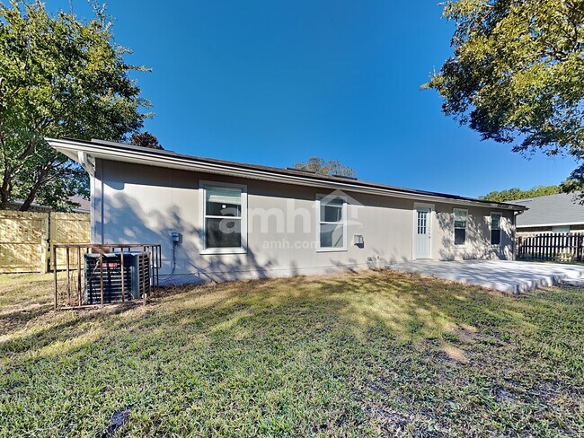 Building Photo - 2661 Fox Creek Dr E