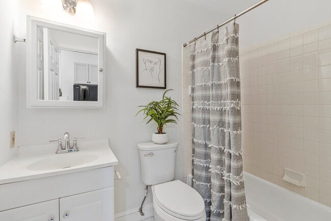 Building Photo - 1443 East Capital St SE