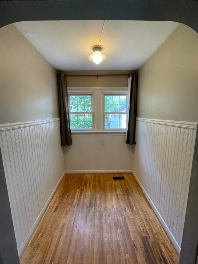 Building Photo - 928 Monterey Ave