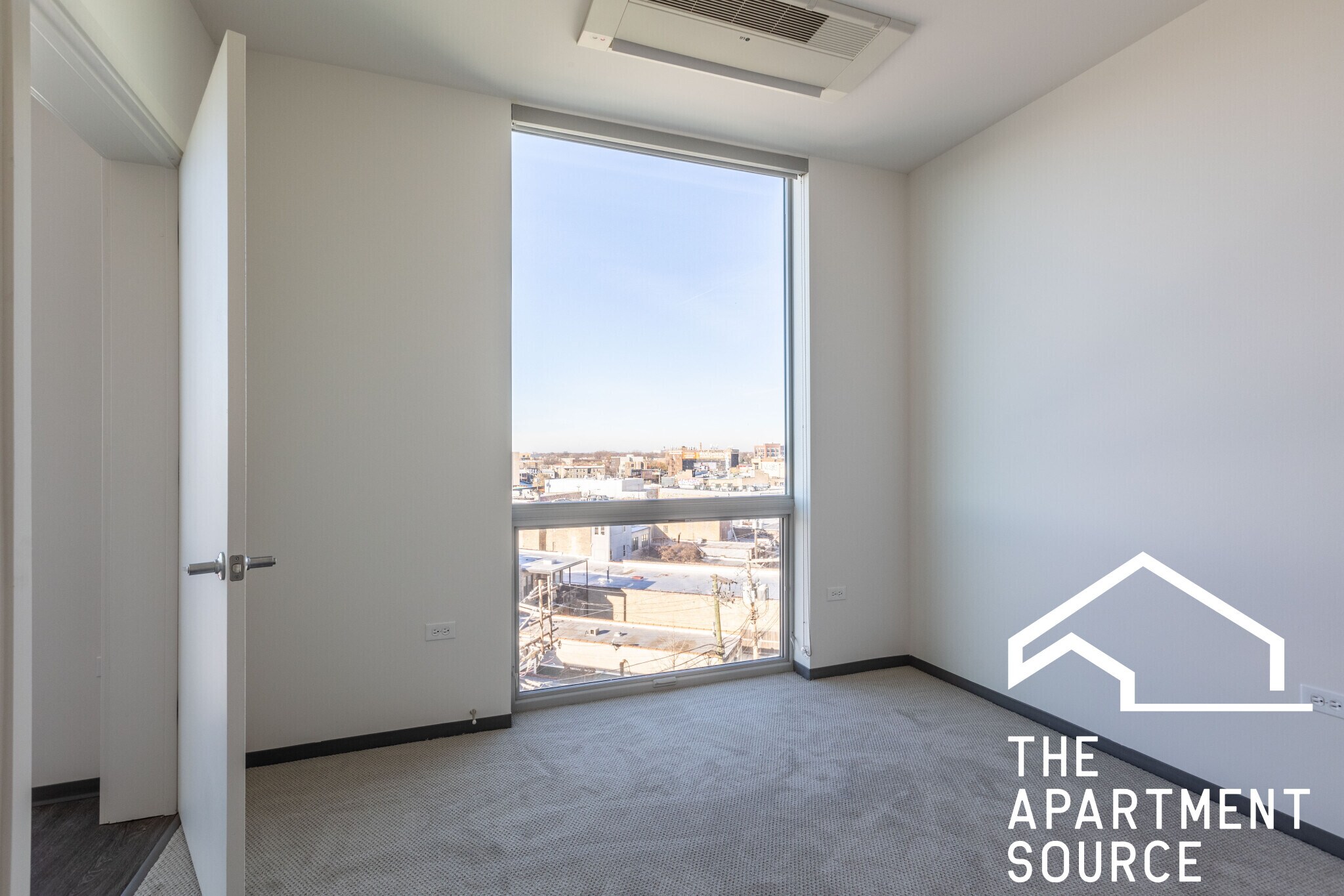 Building Photo - 2340 N California Ave