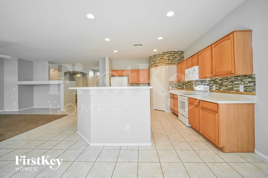 Building Photo - 3032 E Pinto Valley Rd