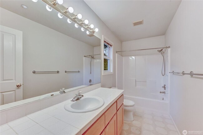 Building Photo - ? Stunning 4BR/3.5BA Home in Lake Forest P...