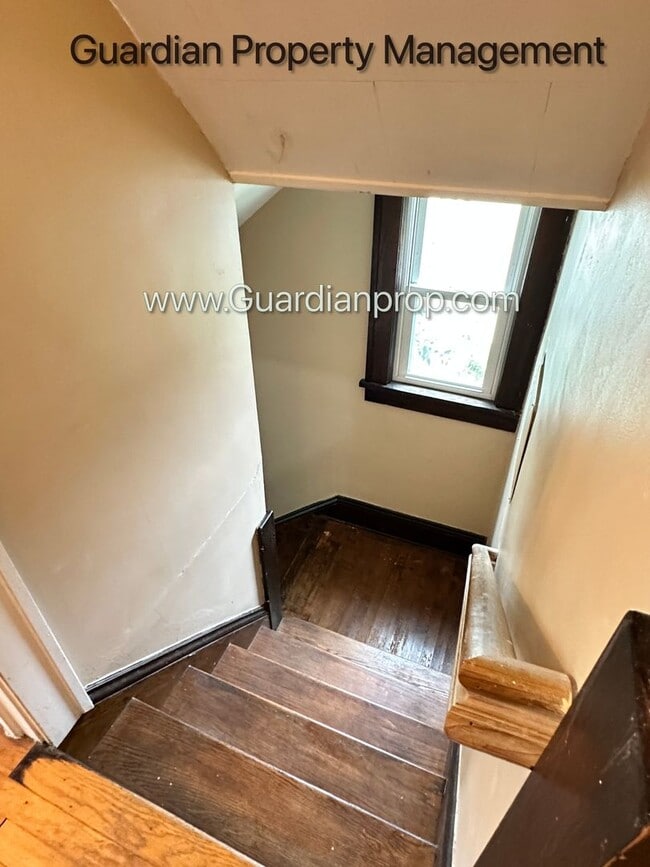 Building Photo - South Minneapolis Single Family Home, Fenc...
