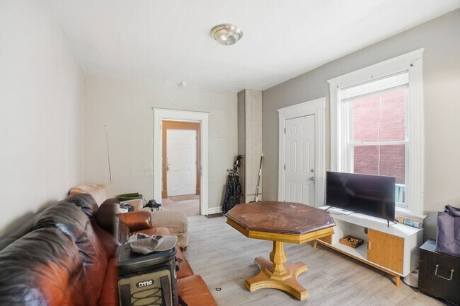 Building Photo - 5 Bedroom Clifton House Available Next to UC Campus