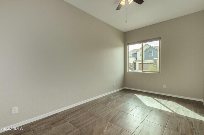 Building Photo - 2082 E Lantana Dr