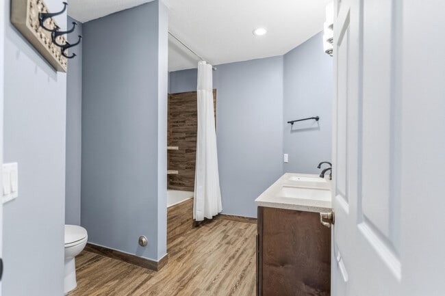 Building Photo - 5056 SW 141st Ave