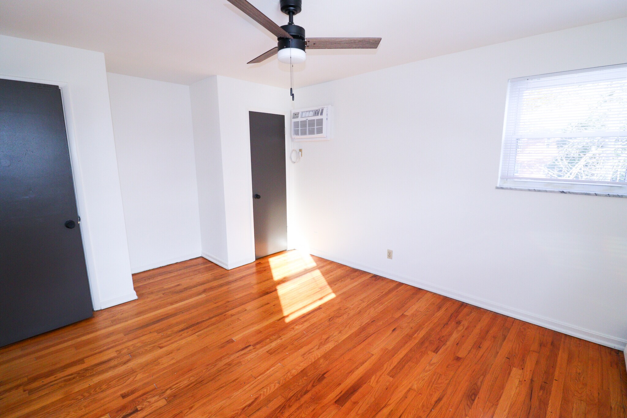 Building Photo - 1954 Rockland Ave