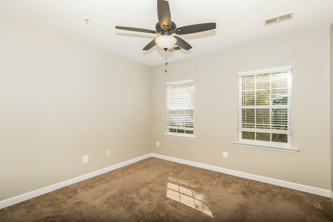 Building Photo - 5566 Lanier Ave