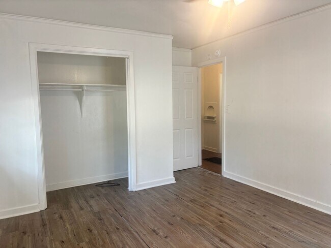 Building Photo - 1734 Dixie Dr