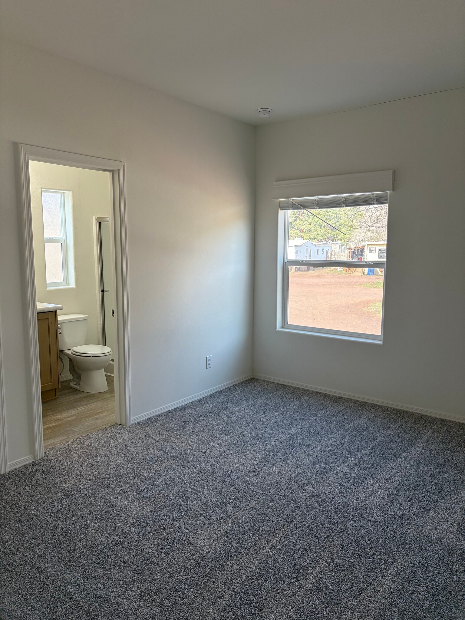 Building Photo - 2000 E Frontier Ave