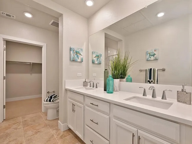 Building Photo - Premier 2/2 Condo in The Cannery