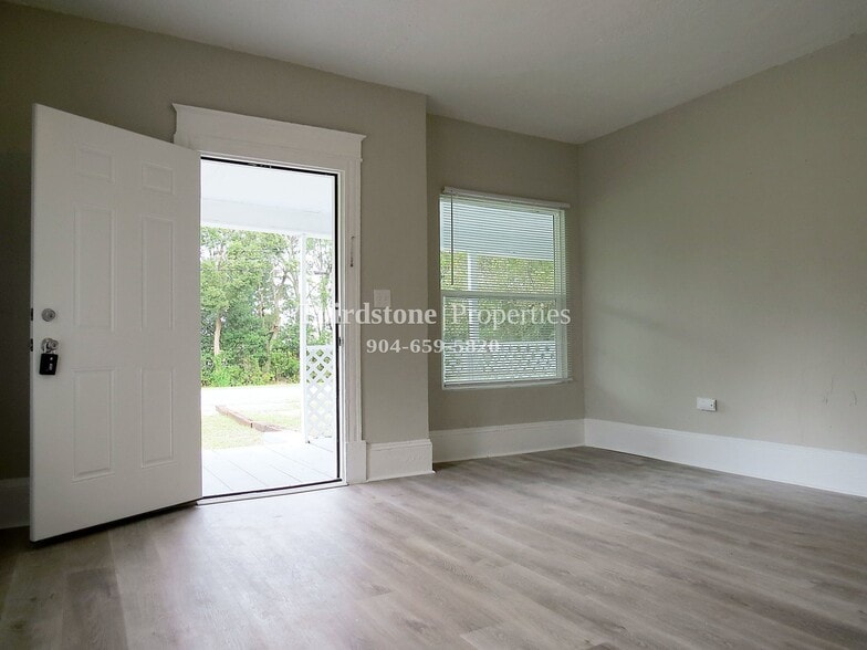 Building Photo - 3326 W 1st St