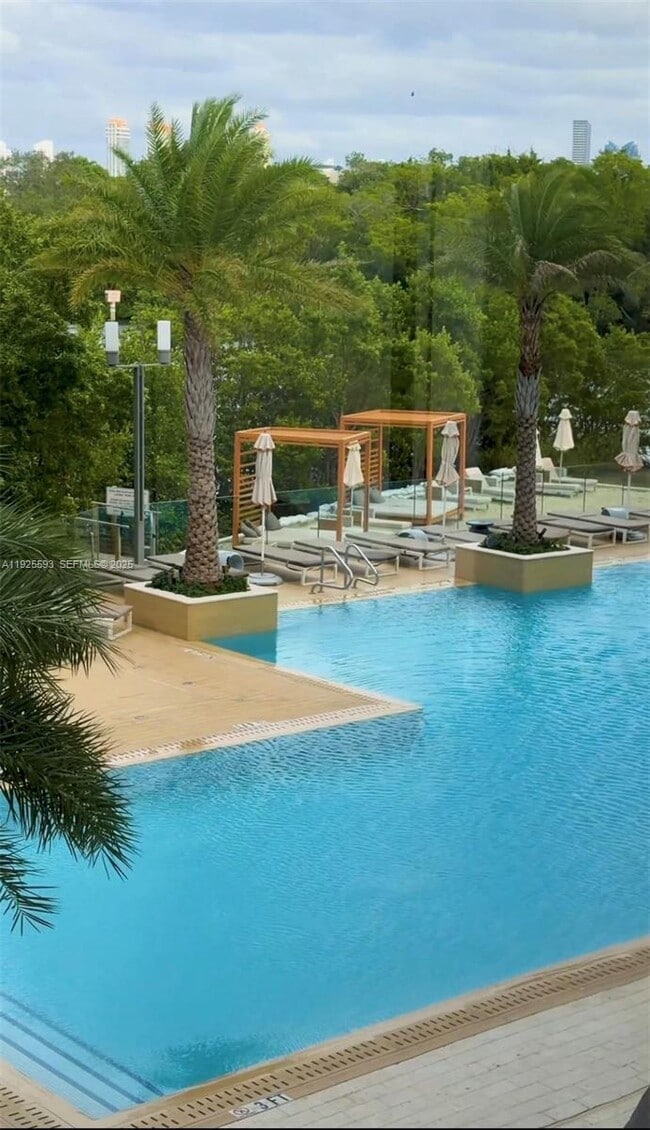 Building Photo - 16385 Biscayne Blvd