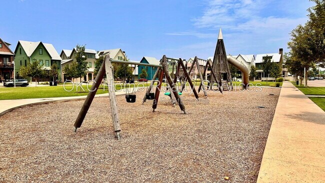 Building Photo - 941 Pedalers Ln