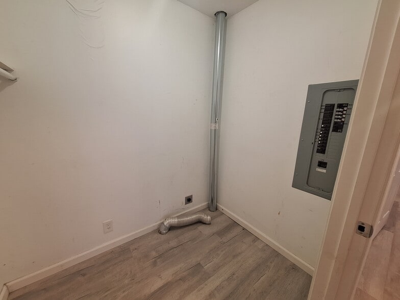 Laundry Room/Utility - 547 Ronceverte Ave