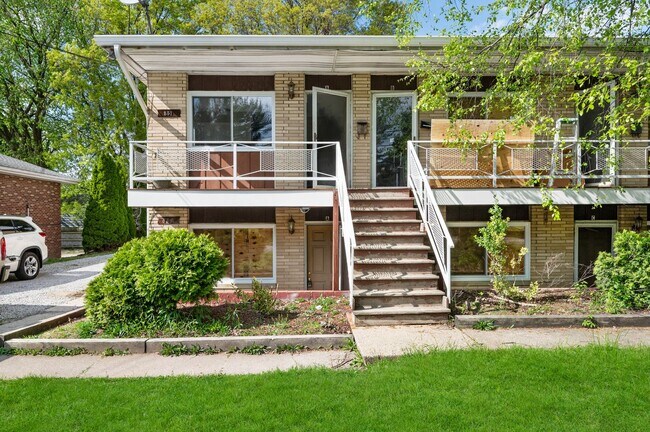 Primary Photo - 849-851 E Wilbeth