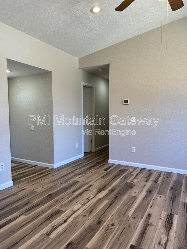 Building Photo - 131 Primrose Dr