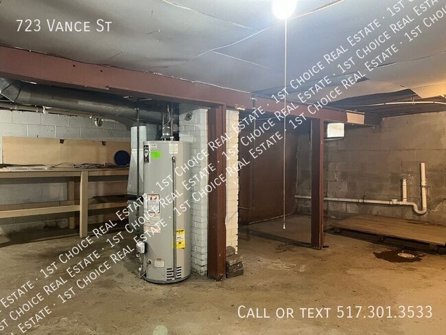 Building Photo - 723 Vance St