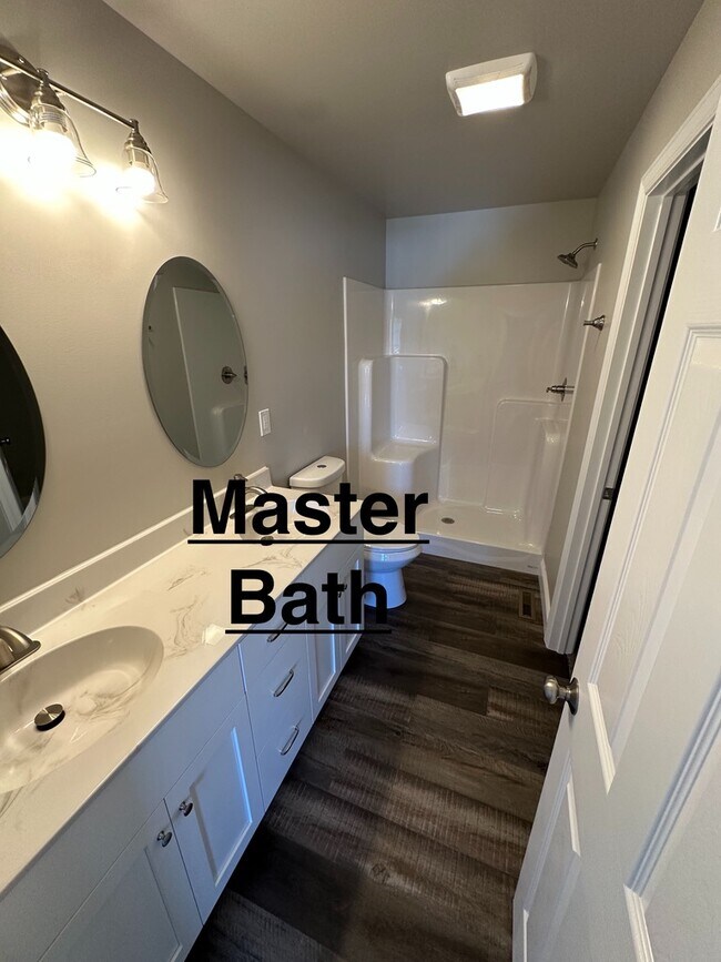 Building Photo - 450 Smokering Dr