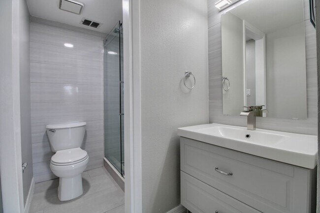 Building Photo - 1054 Lotus Cove Ct