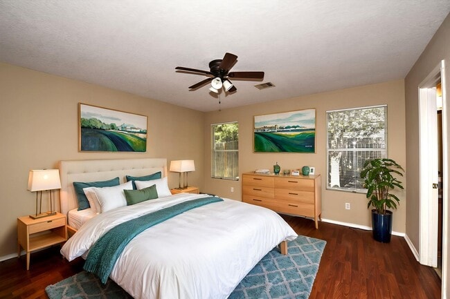 Building Photo - GREAT HOME  |  3 BEDROOMS + OFFICE  |  CLO...
