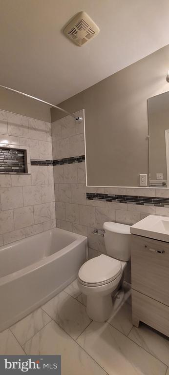 Building Photo - 4233 Lancaster Ave