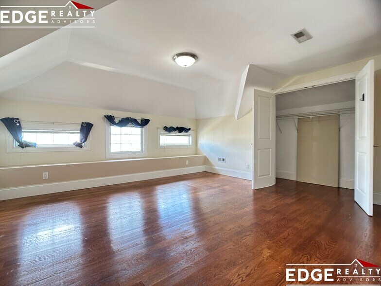 Building Photo - 4 Langley Rd