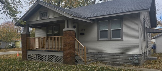 Building Photo - 1590 W. Waggoner-- 2 bed, 1 bath