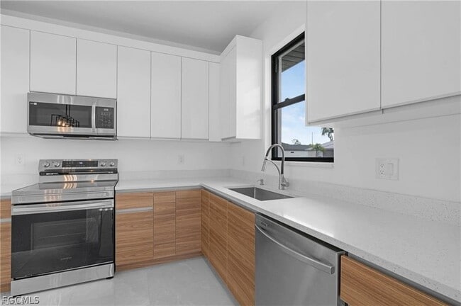 Building Photo - 2001 NW 25th Ave