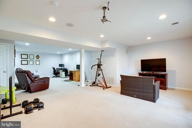 Building Photo - 7536 San Diego Ct