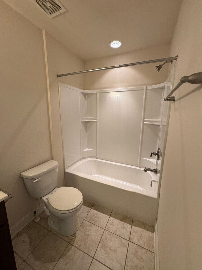 Building Photo - Your Franklin dream rental is here—4 bedrooms, a huge bonus, two en-suites, and an unbeatable loc...
