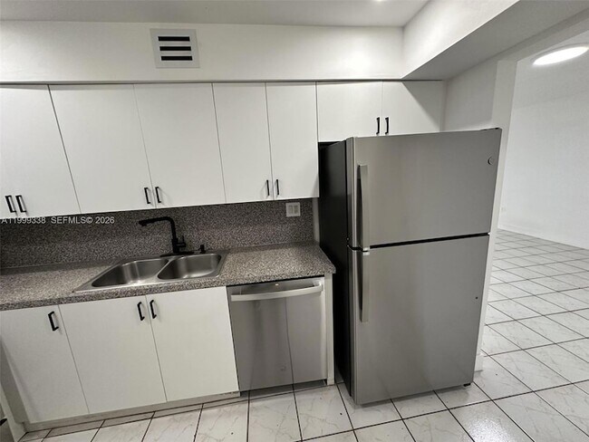 Building Photo - 706 NW 87th Ave